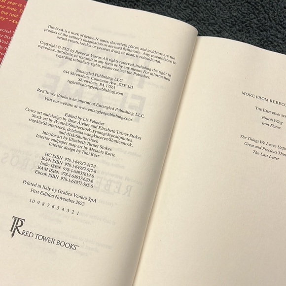 Iron Flame Rebecca Yarros Sprayed Edges Black First Edition Fourth Wing Book 2 - Picture 3 of 16